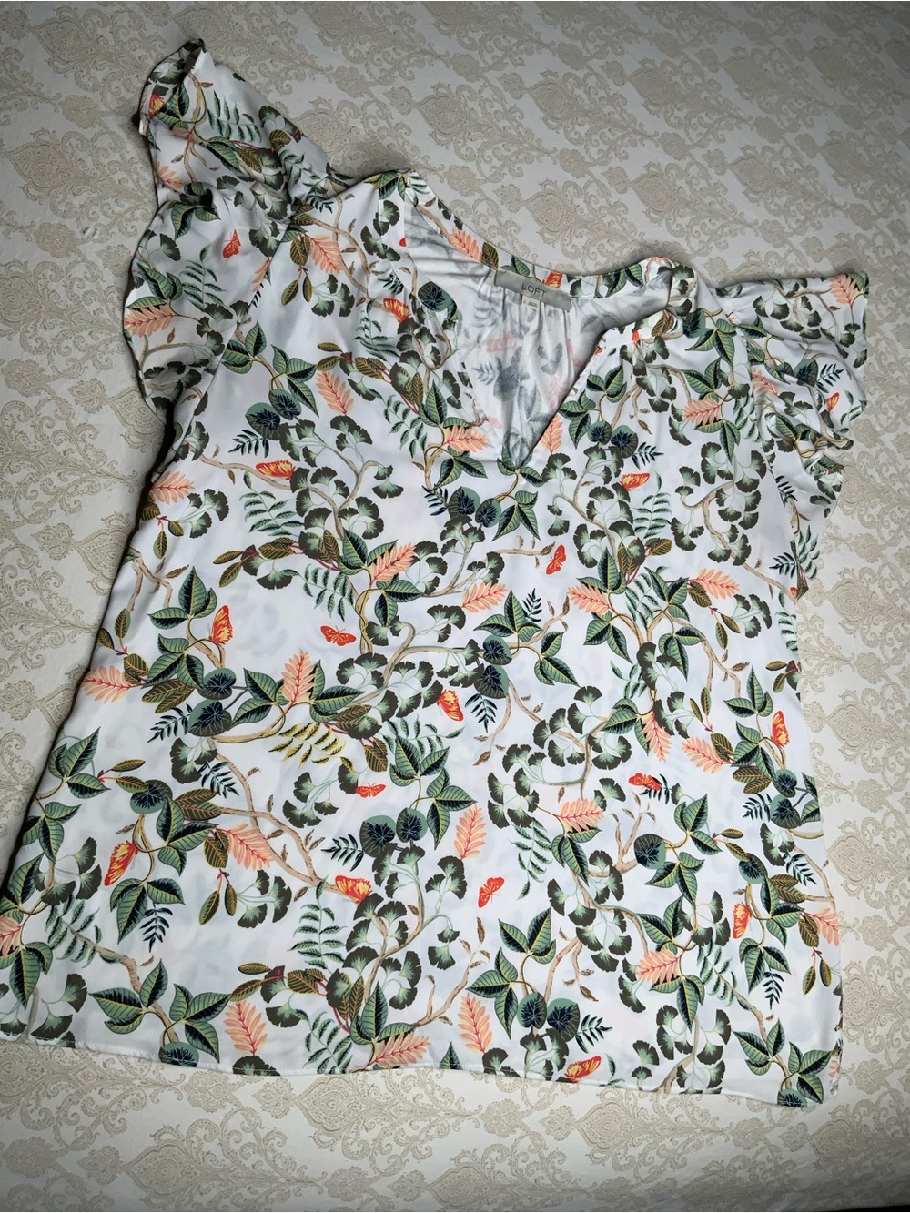 LOFT White Floral Split Neck Flutter Sleeve Blouse Women’s Large